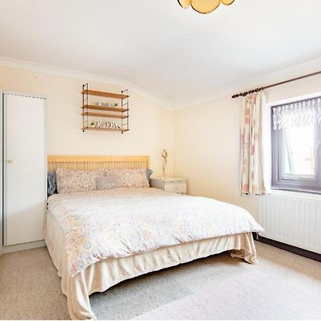 Spacious Room 2 Mins From Station London Kültér fotó