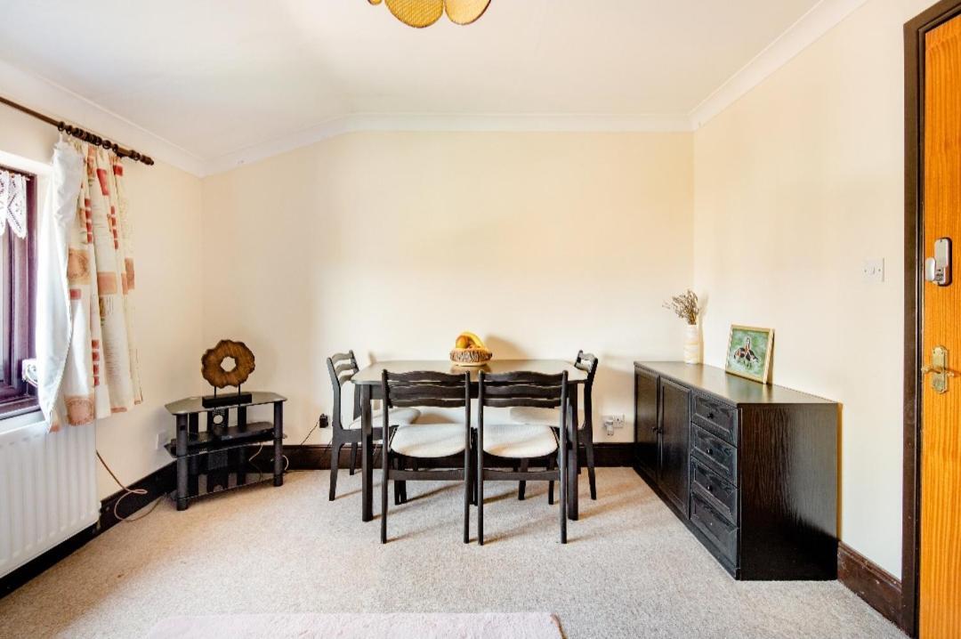 Spacious Room 2 Mins From Station London Kültér fotó