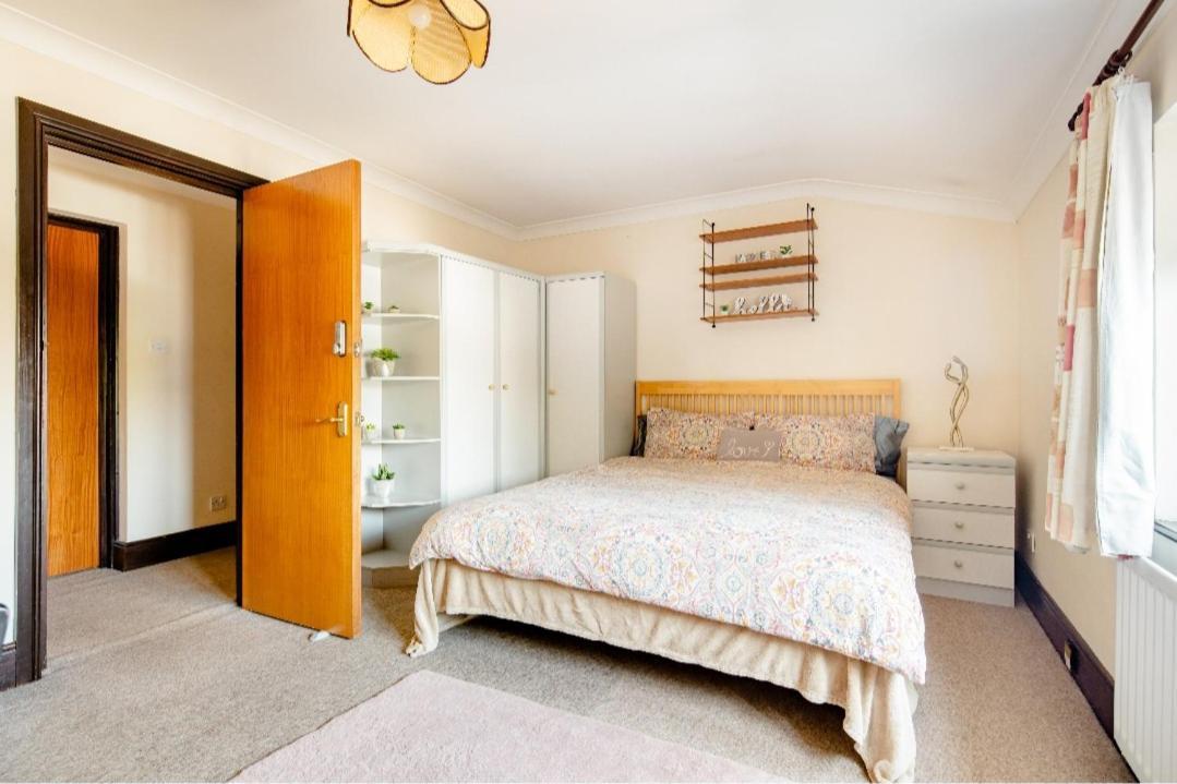 Spacious Room 2 Mins From Station London Kültér fotó