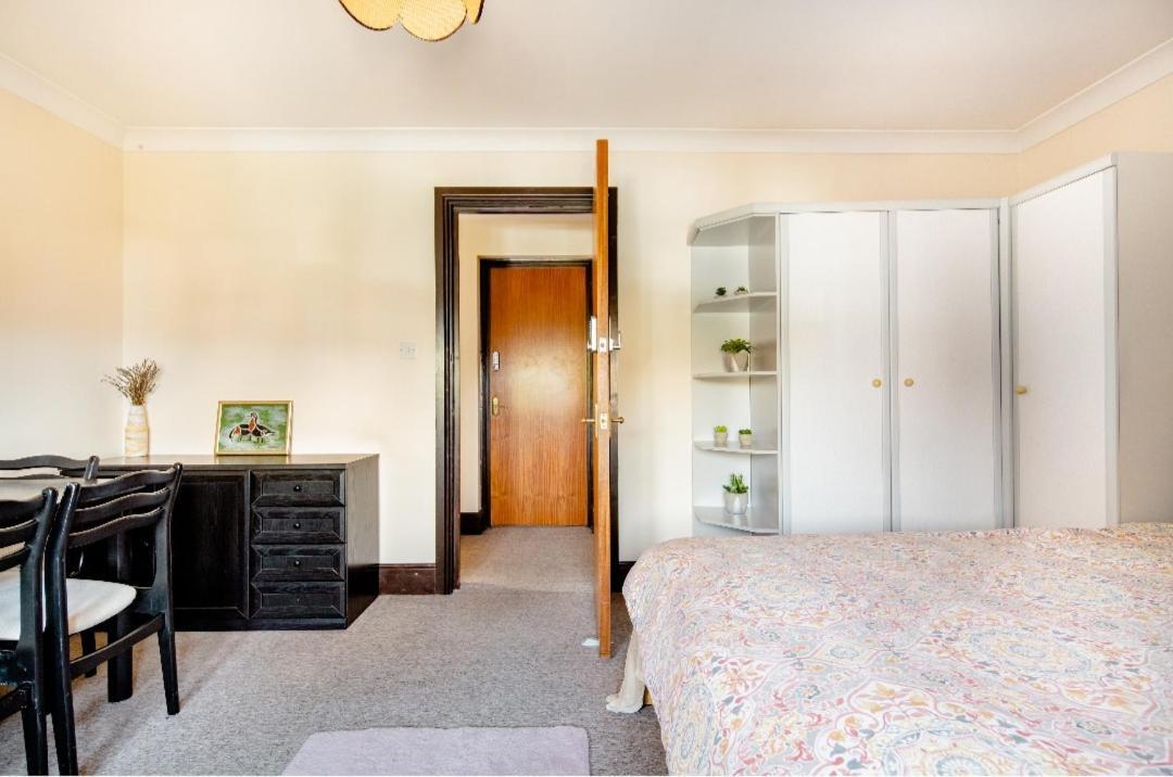 Spacious Room 2 Mins From Station London Kültér fotó