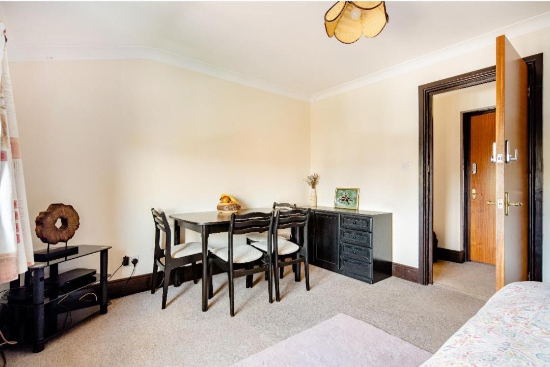 Spacious Room 2 Mins From Station London Kültér fotó