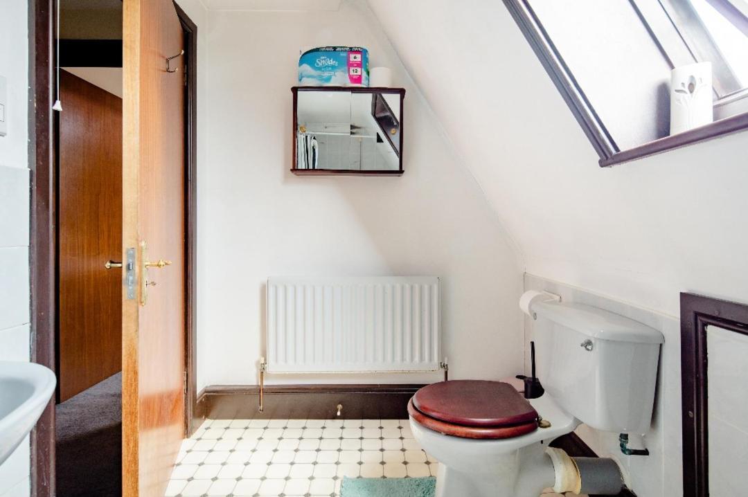Spacious Room 2 Mins From Station London Kültér fotó