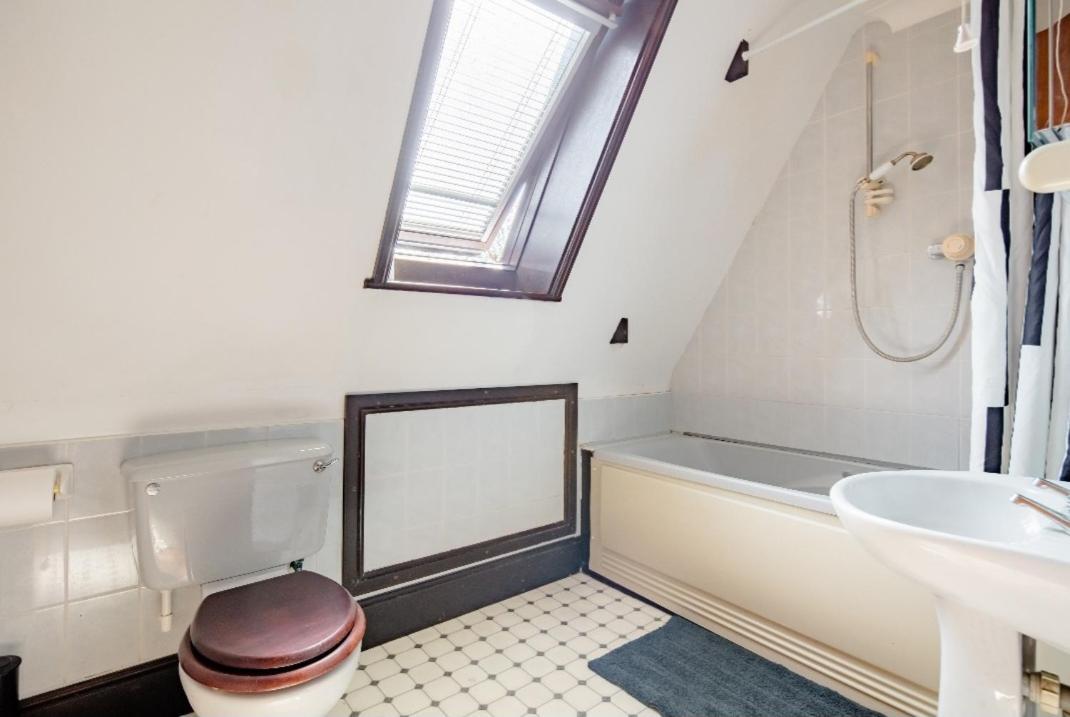 Spacious Room 2 Mins From Station London Kültér fotó